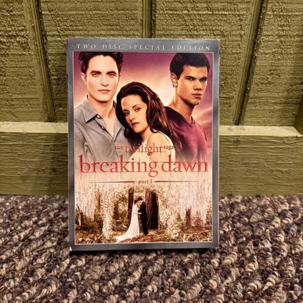 The Twilight Saga: Breaking Dawn Part 1 Two-Disc Special Edition DVD